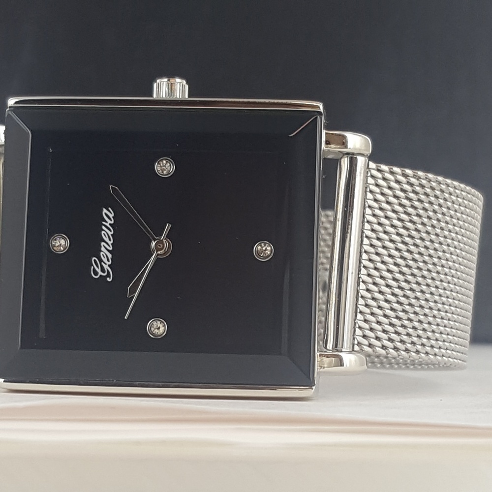 Geneva Unisex Silver Tone Watch with Mesh Band - Picture 3 of 3